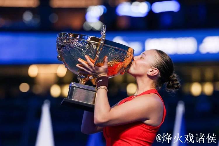 WTA年终总决赛：阿尼西莫娃惊险逆转“生死战” 晋级四强